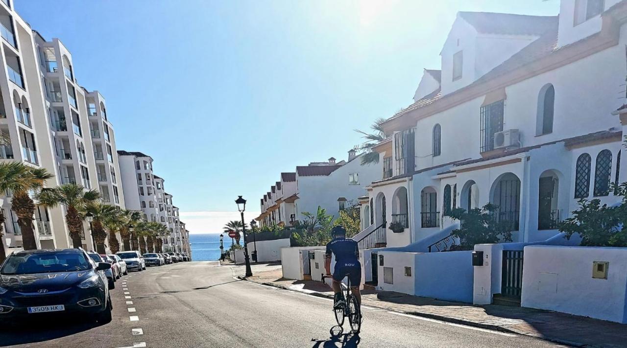 Lovely Apartment Centrally Located In Estepona Esterno foto