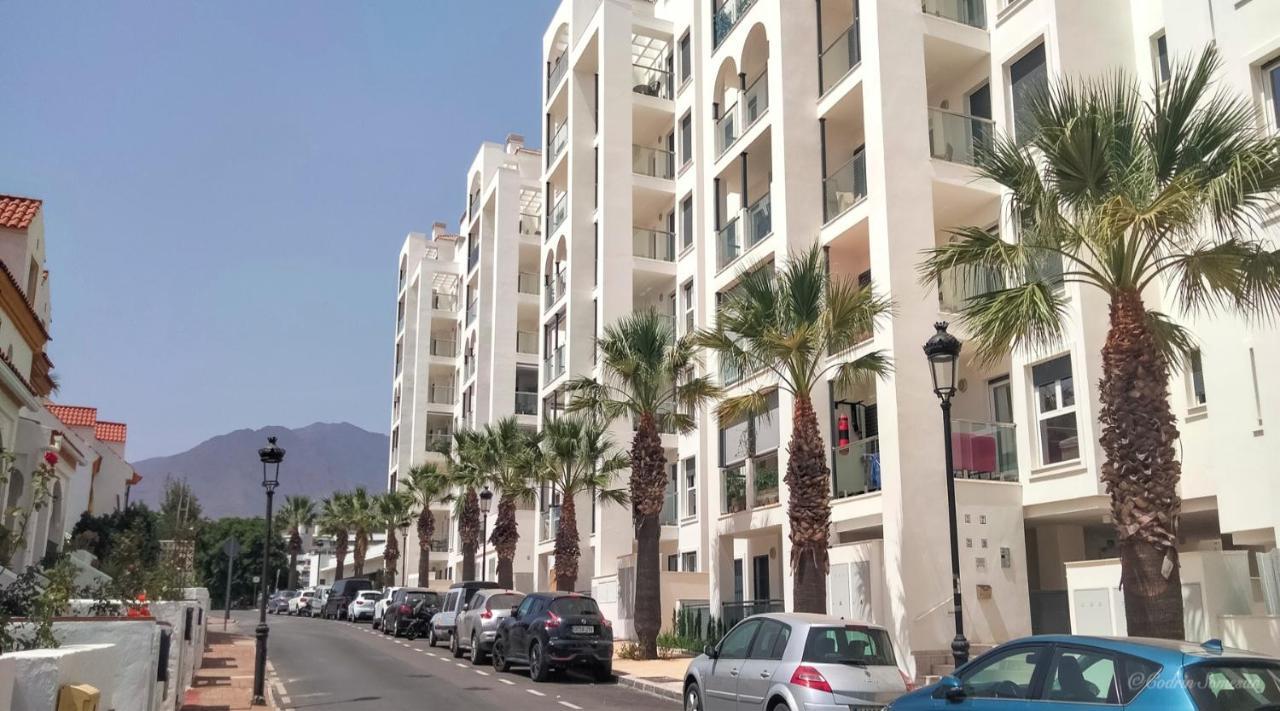 Lovely Apartment Centrally Located In Estepona Esterno foto